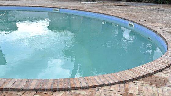 Voda v bazenu je mlečna ali motna - vzroki in rešitve